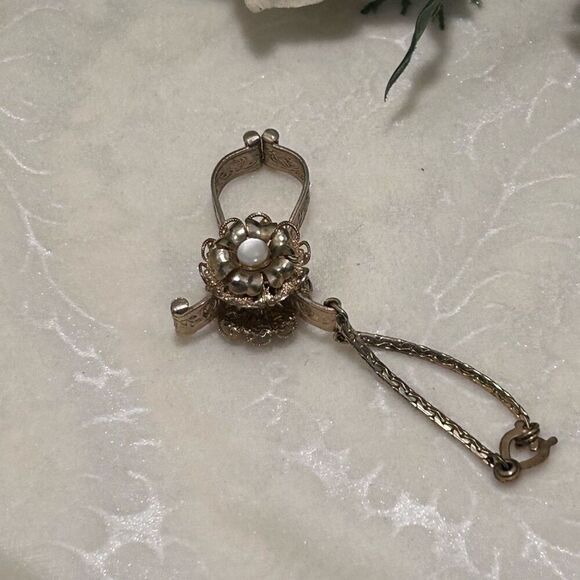 Rare Vtg Glove Purse Scarf Opera Size 3 1/4" Gold-tone Floral Engraved MOP Inset - Picture 14 of 14